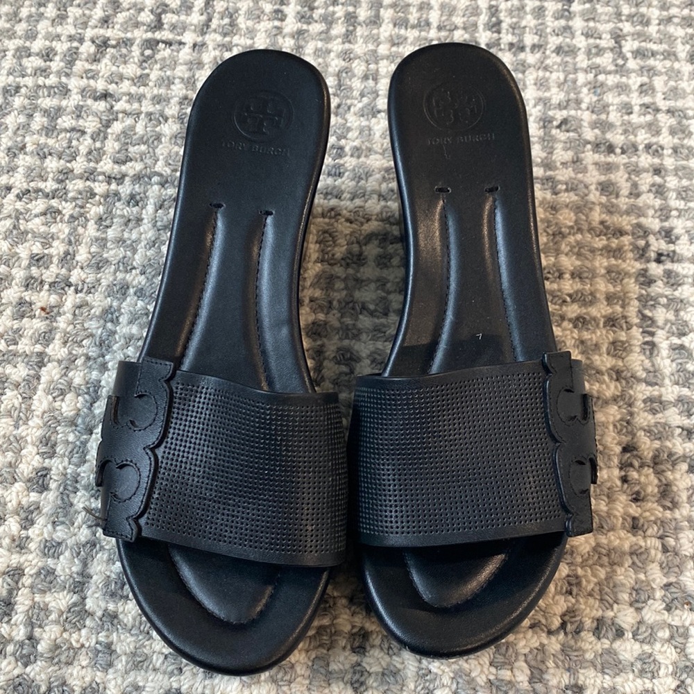 100% authentic Tory Burch wedged sandals size 9